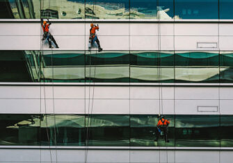  How to Spot the Best Window Cleaning Company for Your Business